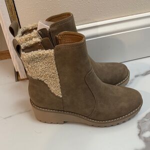 Dolce Vita Brown Winter Boots with Cream Accents